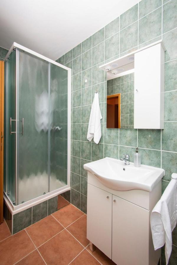 Family Holiday Apartments Lucia Vodice Exterior photo