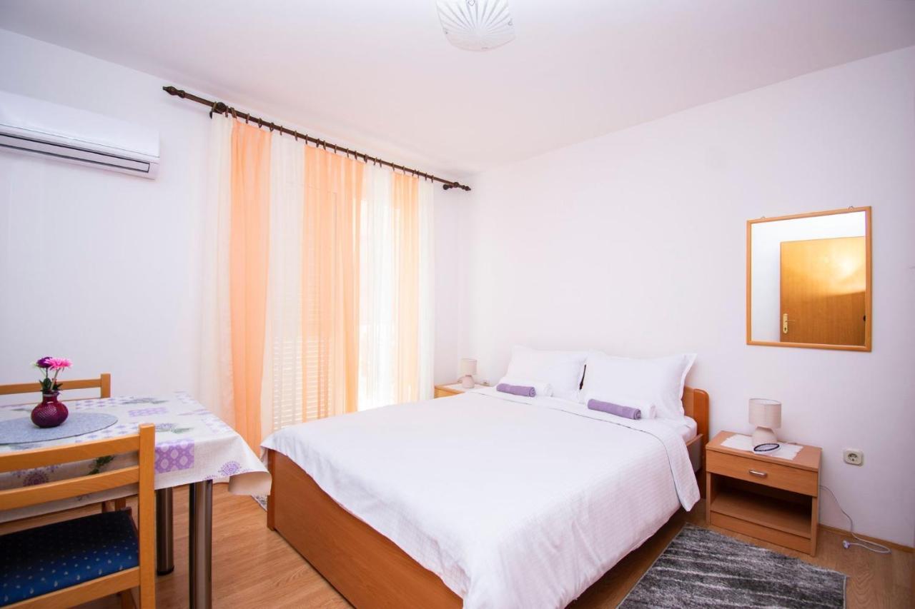 Family Holiday Apartments Lucia Vodice Exterior photo