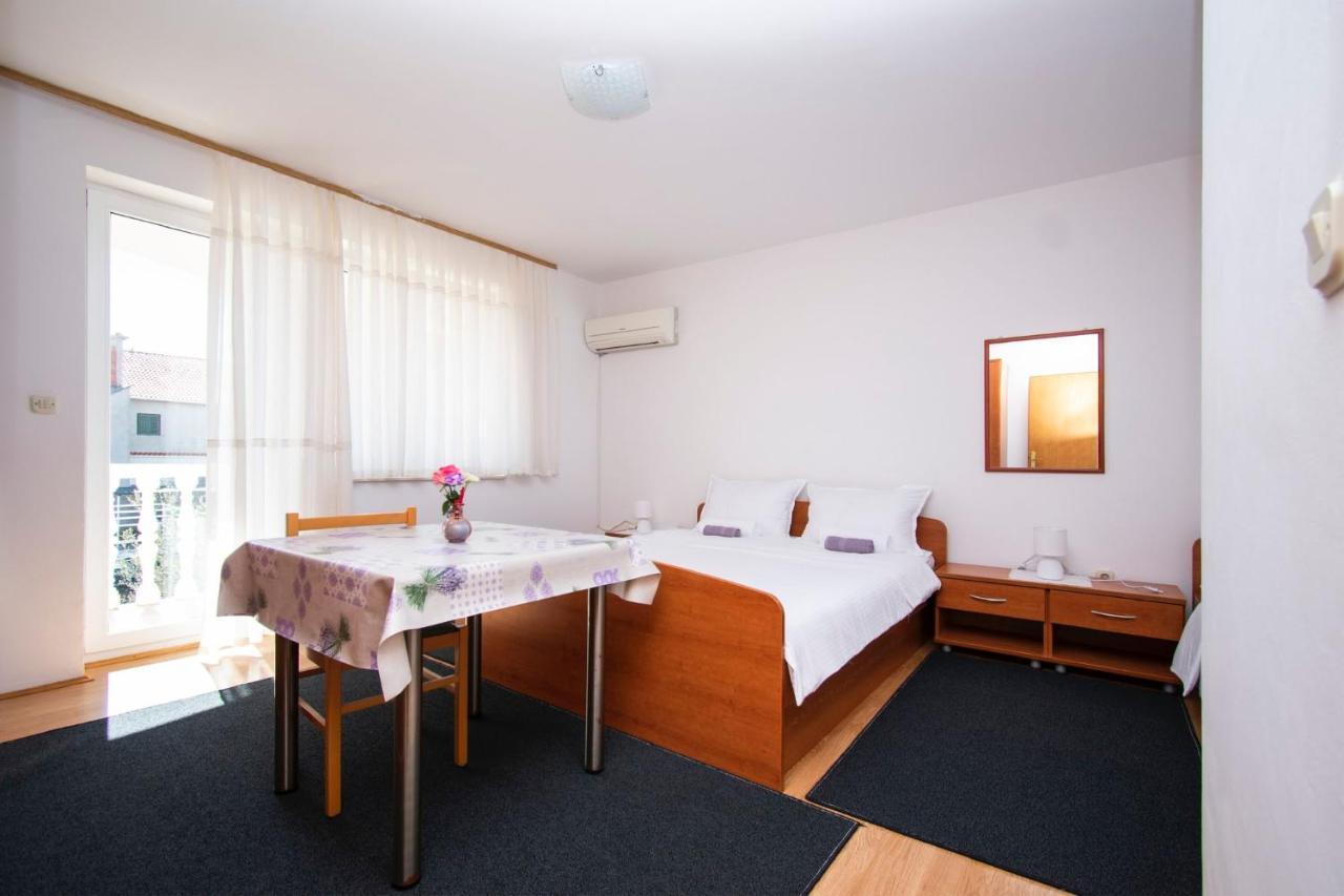 Family Holiday Apartments Lucia Vodice Exterior photo