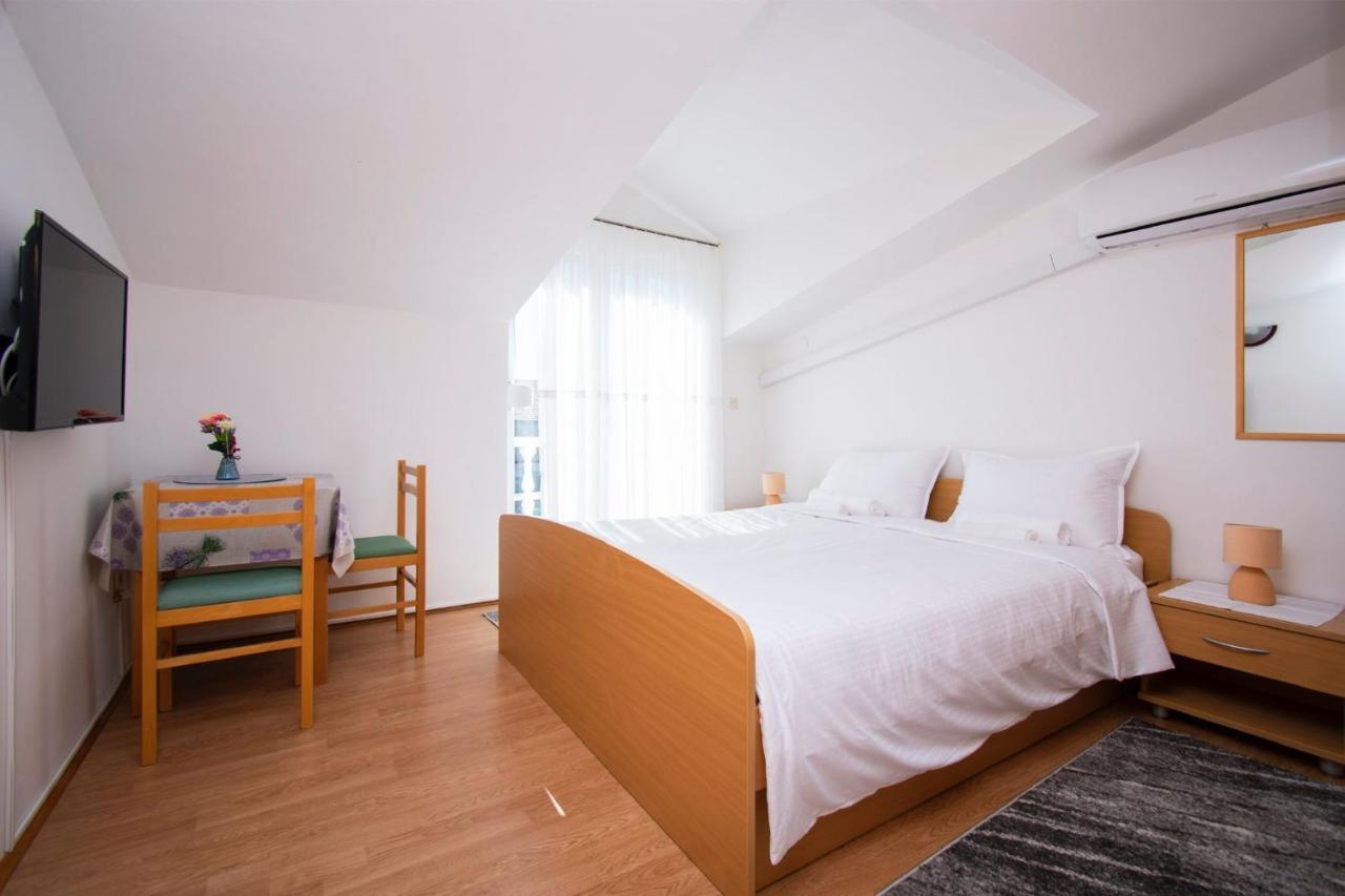 Family Holiday Apartments Lucia Vodice Exterior photo