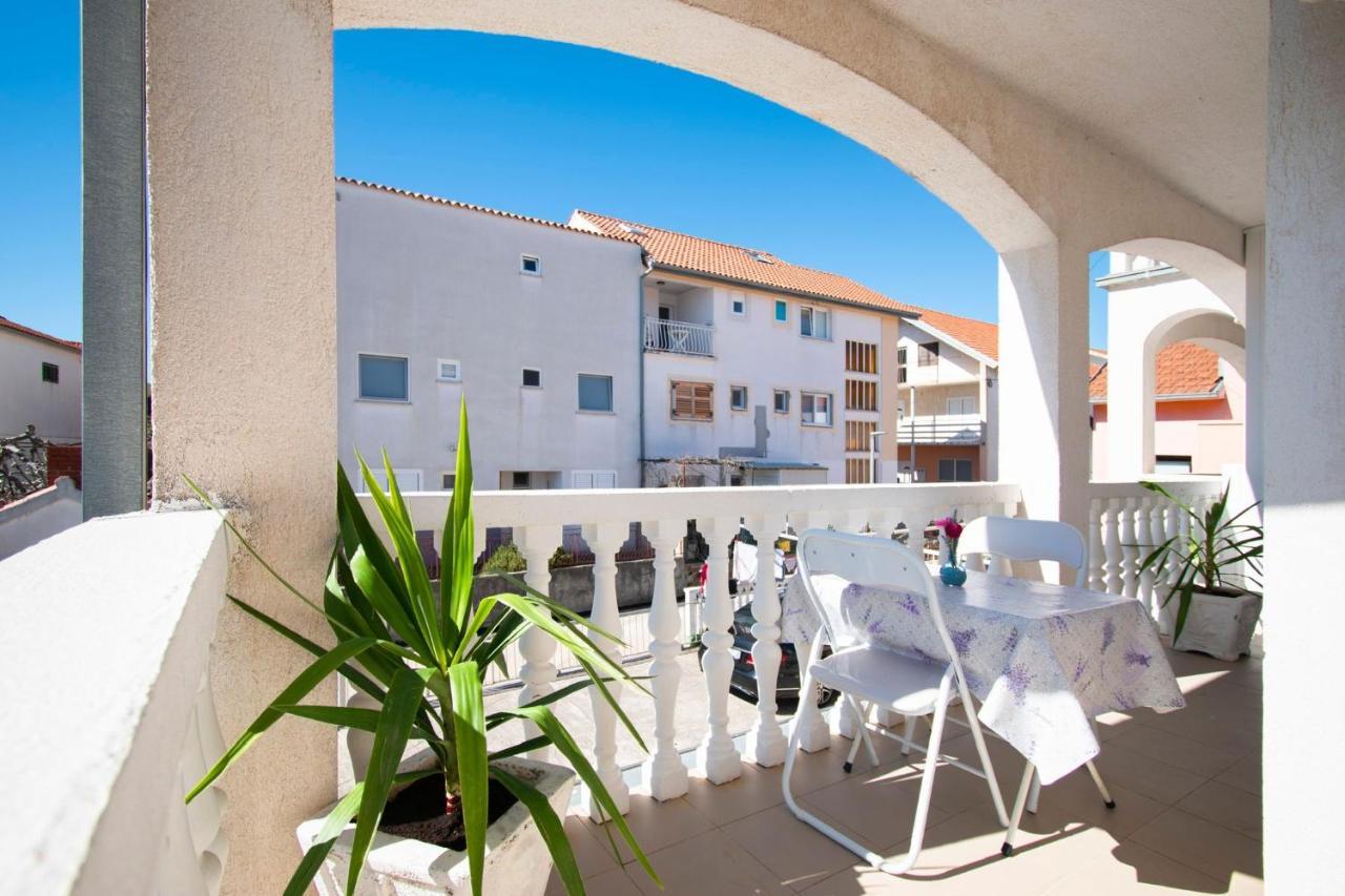 Family Holiday Apartments Lucia Vodice Exterior photo