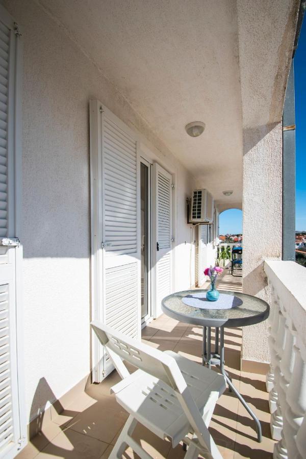 Family Holiday Apartments Lucia Vodice Exterior photo