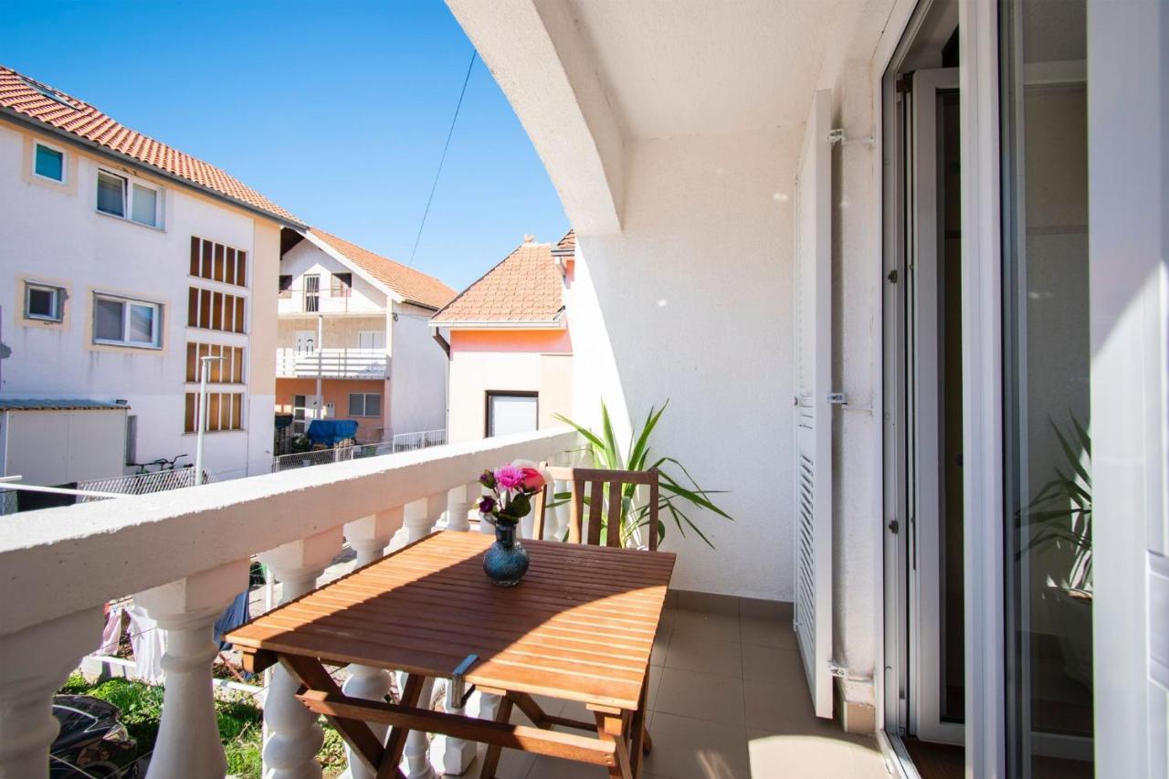 Family Holiday Apartments Lucia Vodice Exterior photo